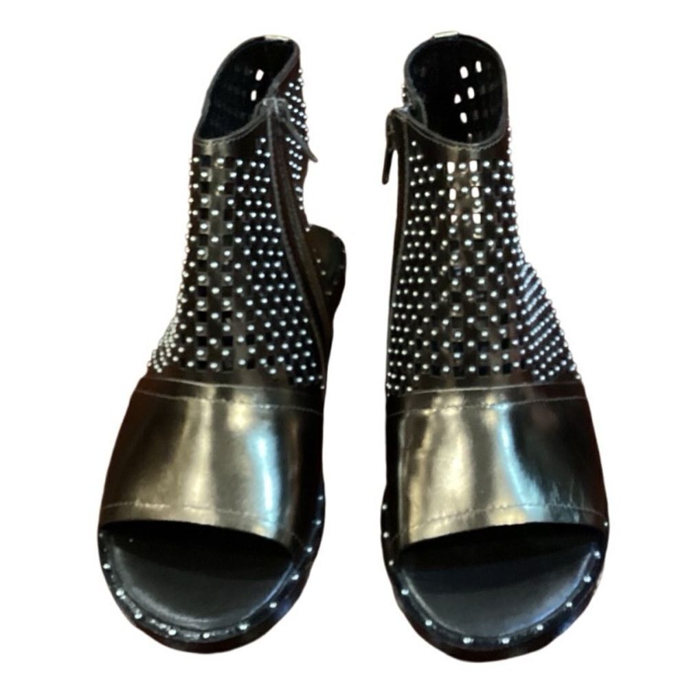 Vaneli Bronze Metal Silver studded Sandals size 6